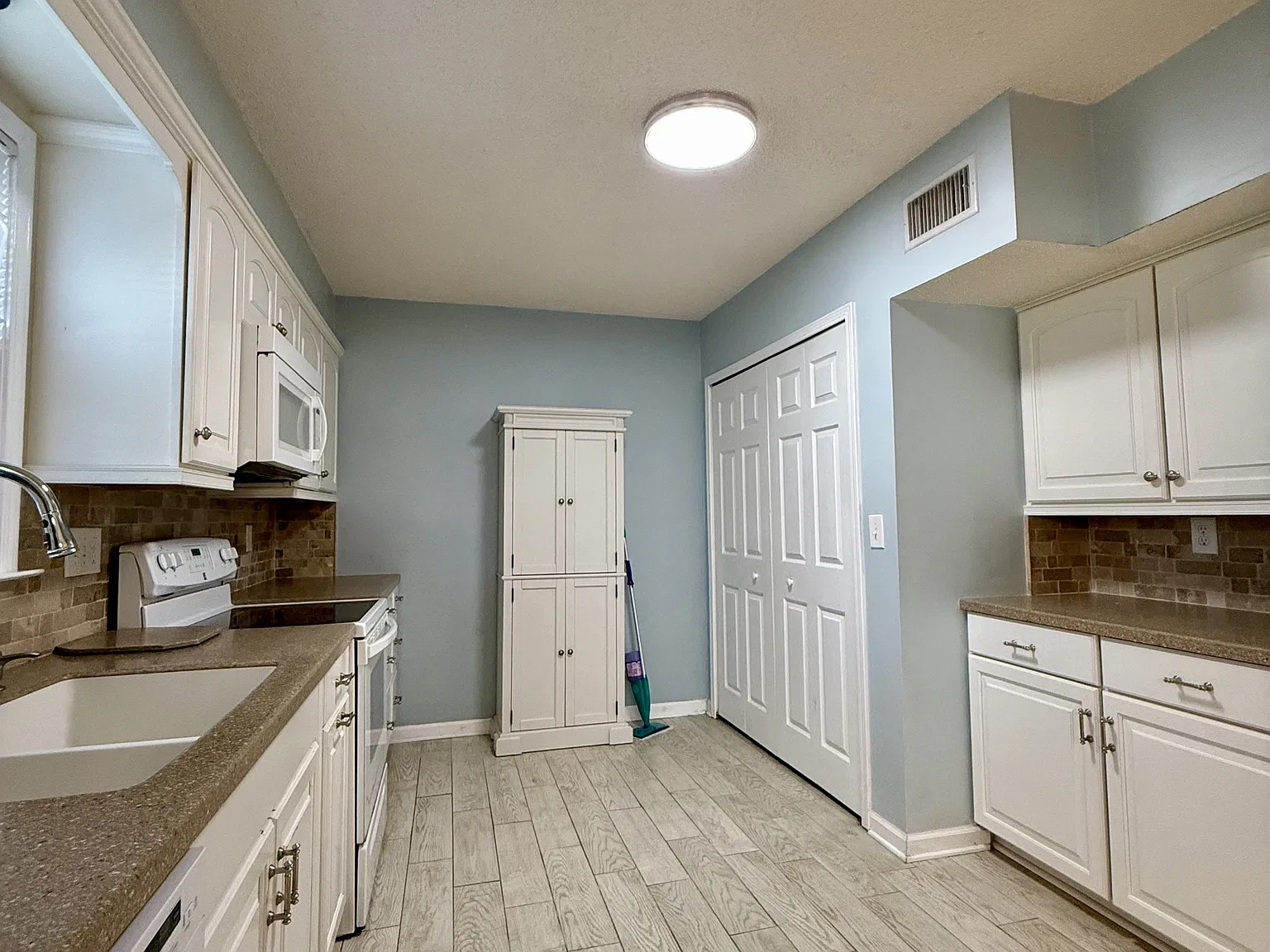 230 Pine Street - 1 — Photo 4