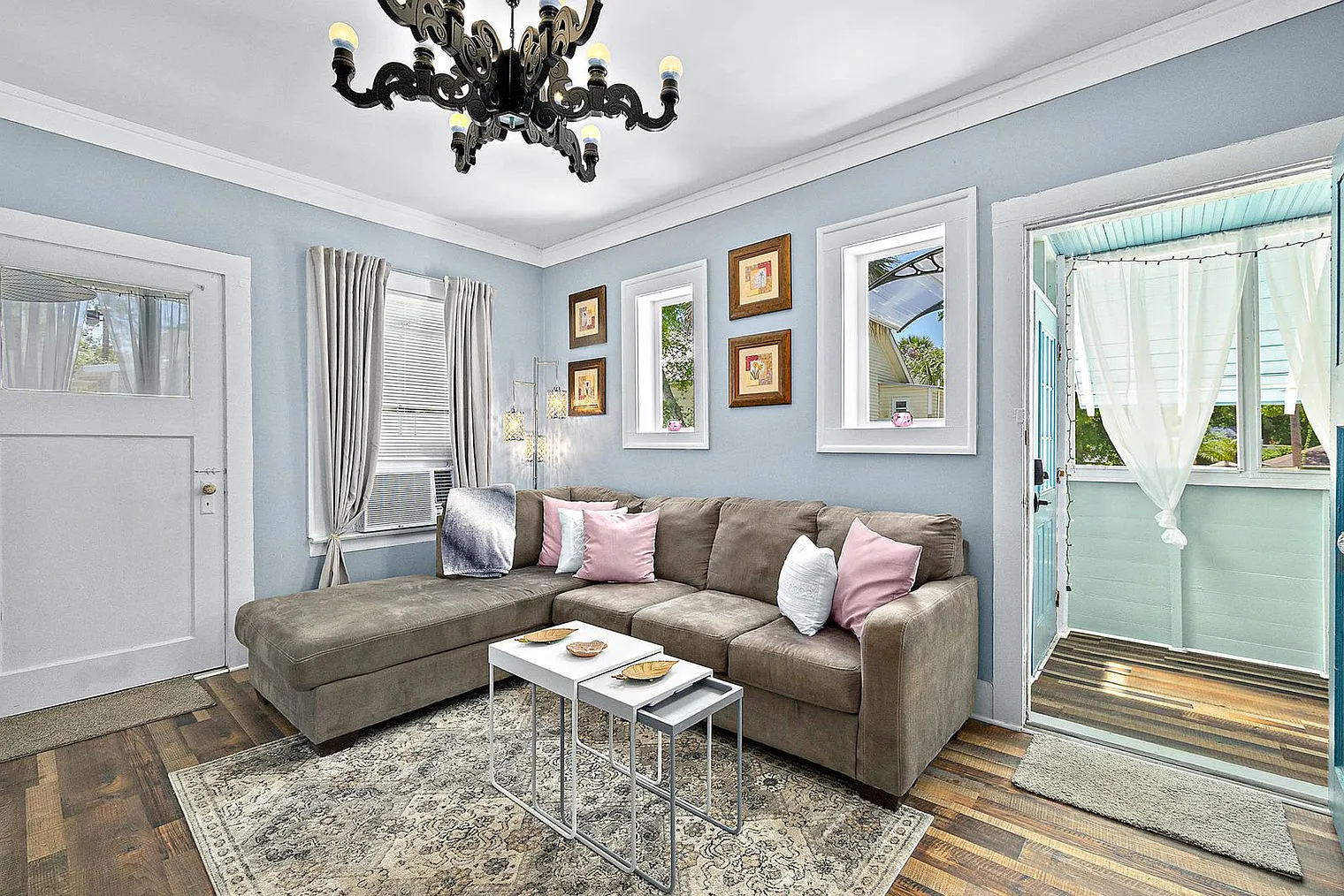 2 bed, 1.0 bath, 678 sqft, $2,337 — Photo 1