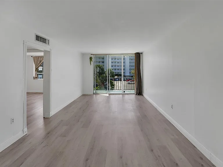 301 Croton Ave #302 — Photo 7