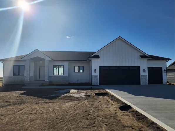 1113 Willow Dr, Huxley, IA 50124