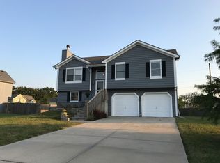 33093 W 87th Ter, De Soto, KS 66018