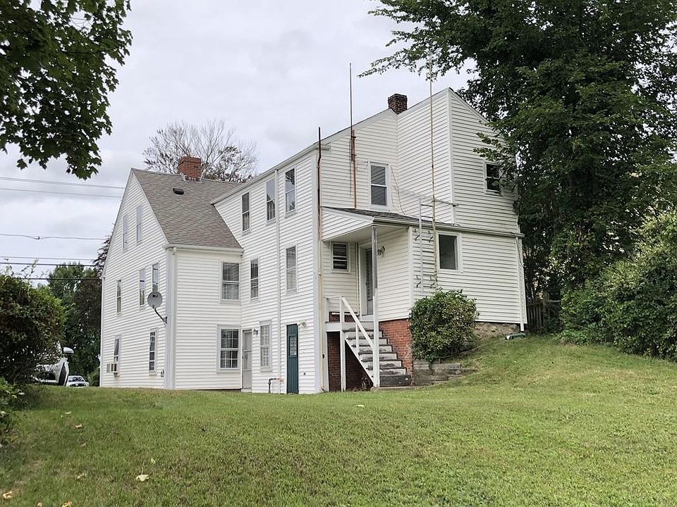 1st image of 221 Sandwich St