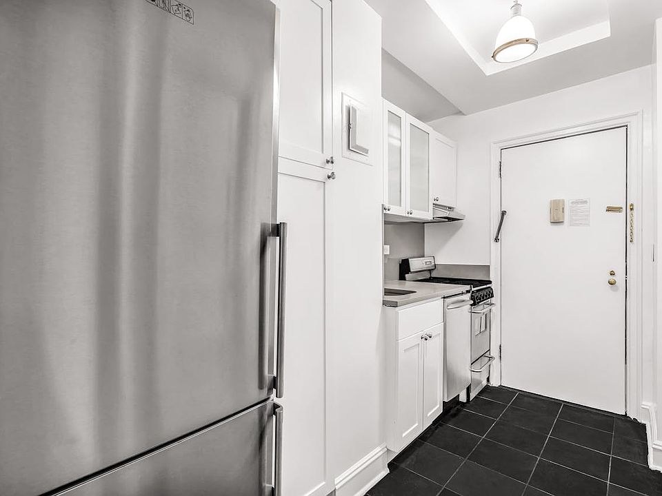 1st image of 310 E 44th St APT 924