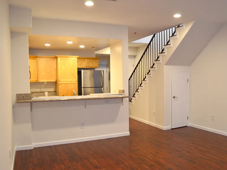 5330 Satsuma Ave — Photo 2