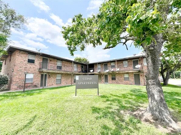 321 E Cedar St #9, Angleton, TX 77515
