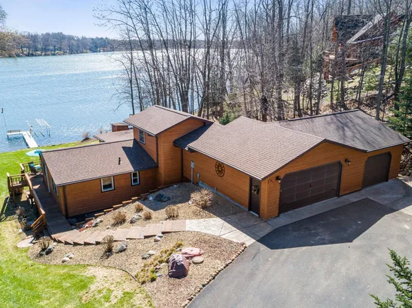 1610 Reidner Ln, Centuria, WI 54824