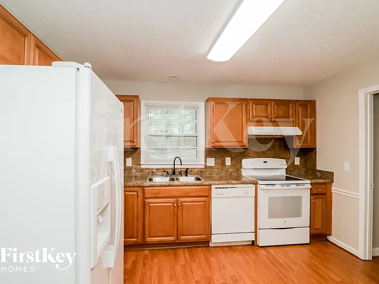 2305 Cottage Pl — Photo 6