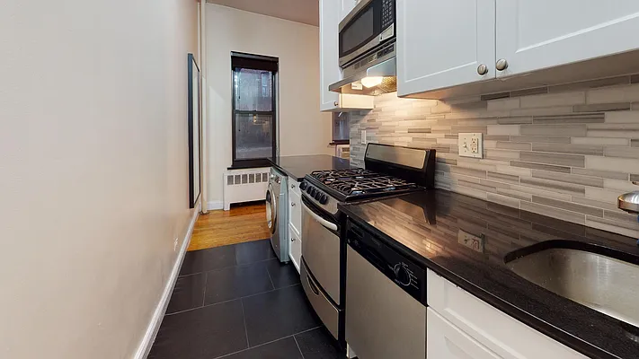 Rented by Bond New York | media 38