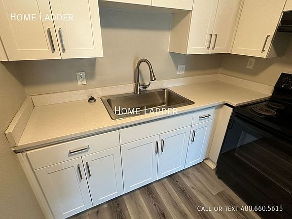 4th image of 2262 E Broadway Rd Unit A