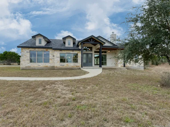 140 Horsehoe Falls, Bandera, TX 78003