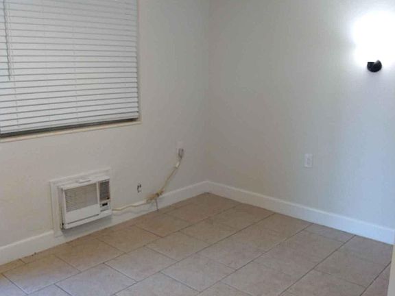 3rd image of 418 Plaza Ave #105