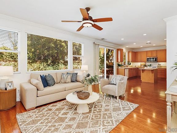 4th image of 941 Yosemite Dr