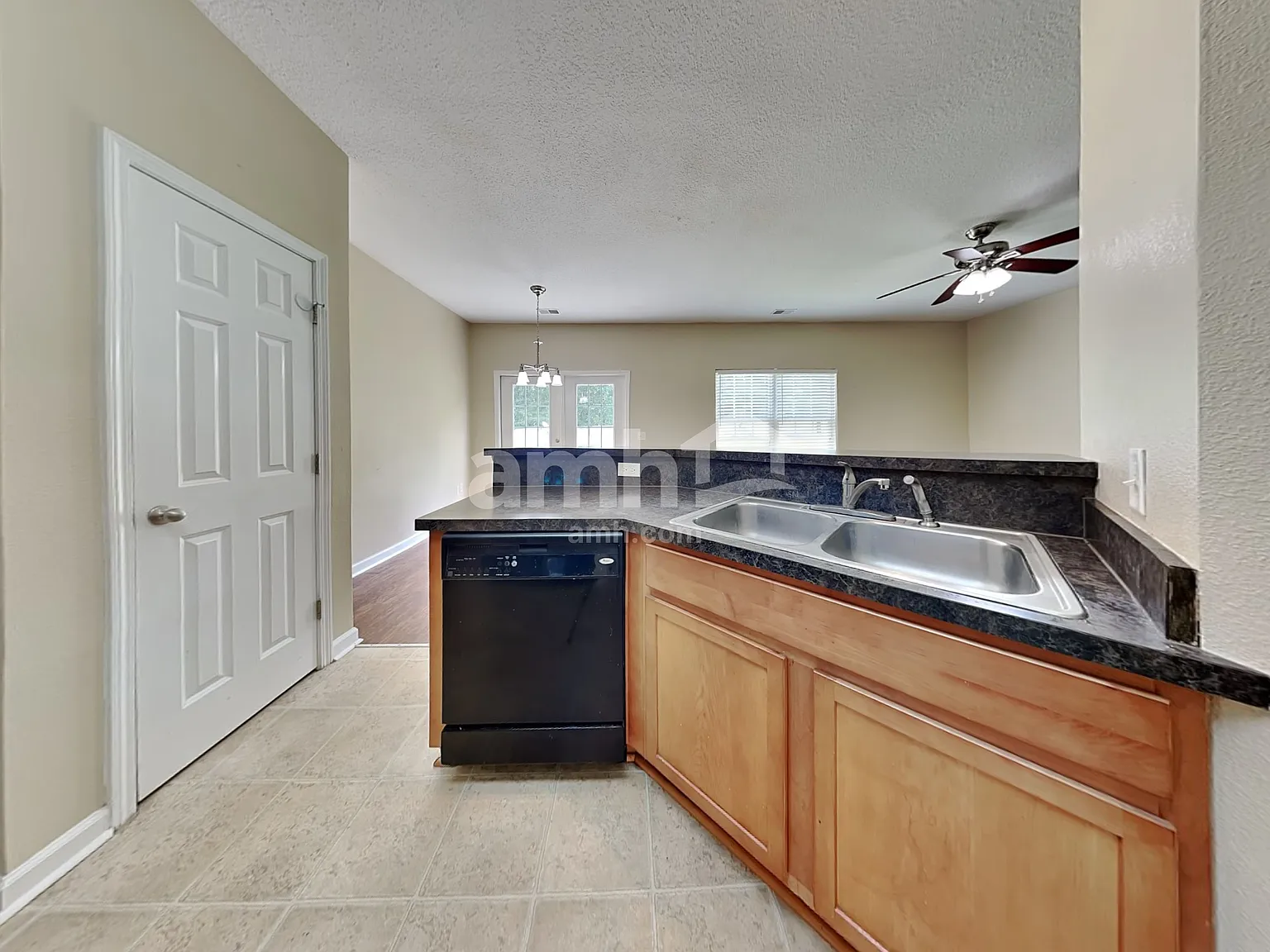 3 bed, 2.0 bath, 1240 sqft, $1,995 — Photo 4