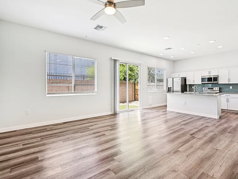 Baseline on 16 — Photo 49