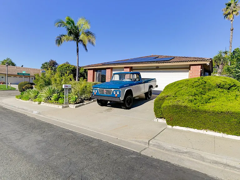 3408 Viewpoint Way — Photo 1