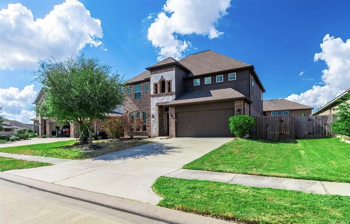 4 bed, 3.5 bath, 2617 sqft, $3,000 — Photo 1
