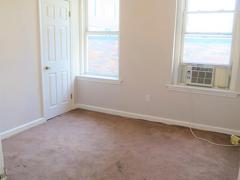 4 Douglass St #1 — Photo 6