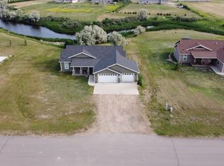 14020 Madison Ln, Williston, ND 58801