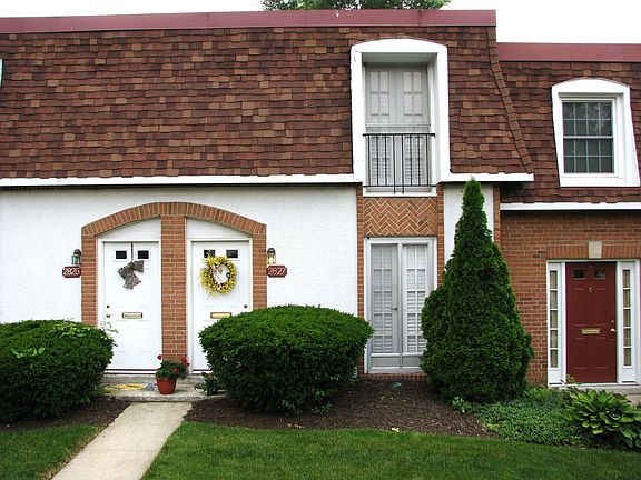 2nd image of 2827 Chateau Cir