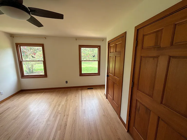 1210 Holly Creek Ln — Photo 9