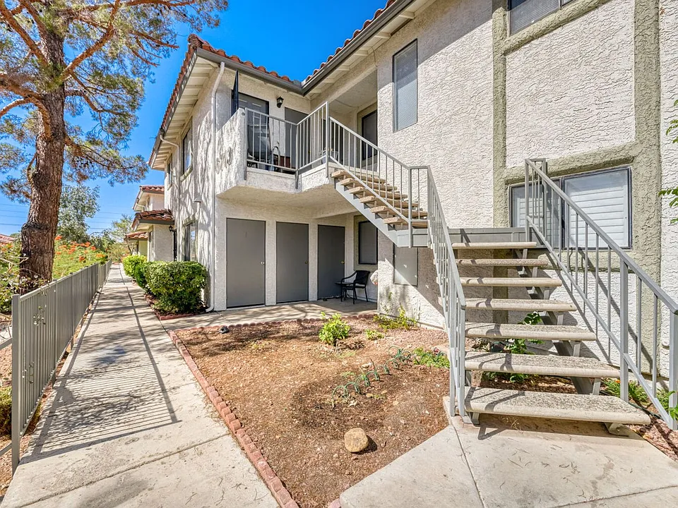 6713 W Charleston Blvd #4