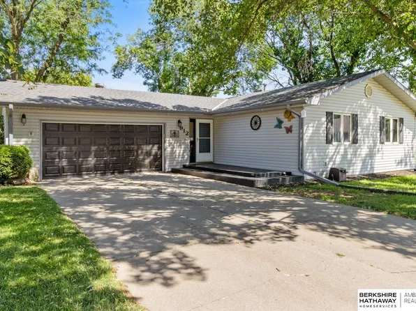 912 N 24th Ave, Blair, NE 68008