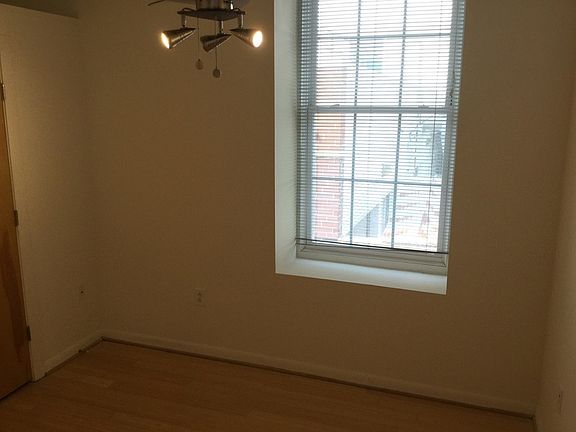 2nd image of 1011 W Marshall St #218