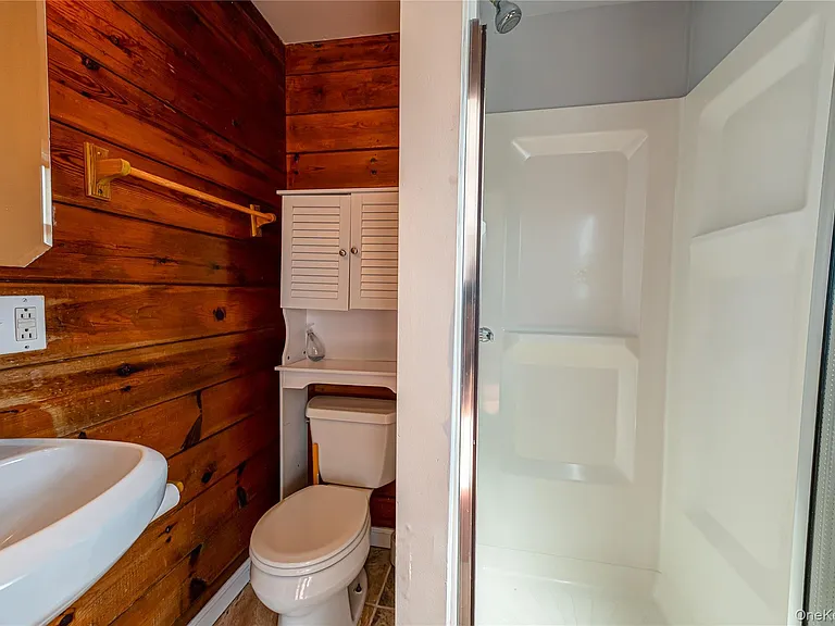 18 Shinnecock Rd #4 — Photo 4