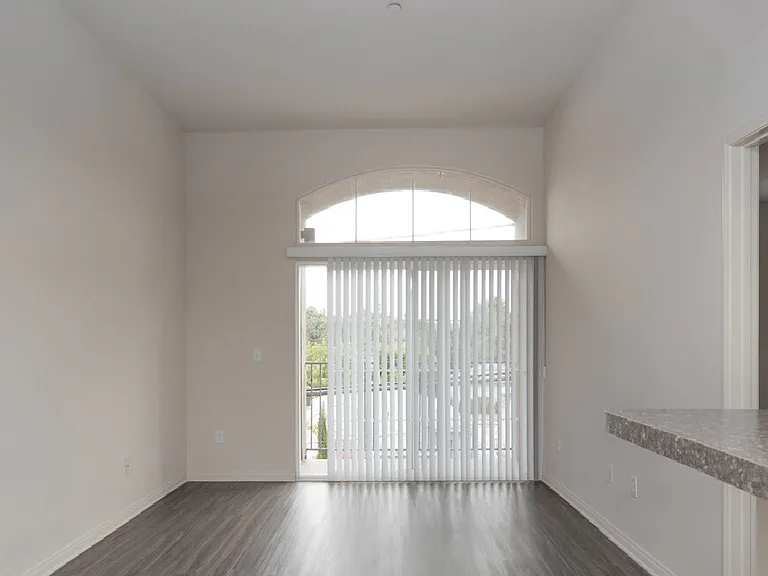 Lido Apartments - 2810 S Sepulveda — Photo 6