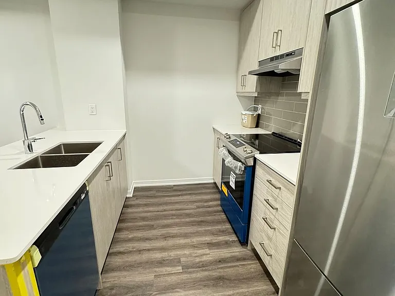 141 Honeycrisp Cres #Townhouse 194 — Photo 4