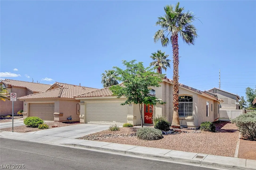 3 bed, 2.0 bath, 1477 sqft, $2,100 — Photo 3