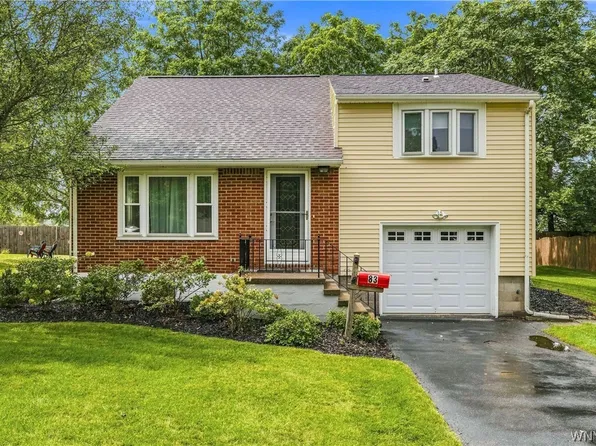 83 Berkley Rd, Williamsville, NY 14221