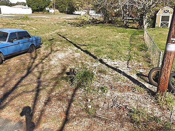 4th image of 835 W 13th St