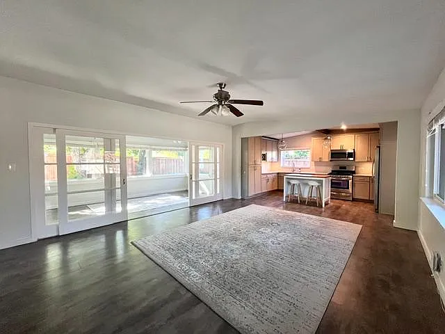 2252 Howard Drive — Photo 2