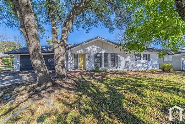 4 bed, 2600 sqft, $2,850 — Photo 2