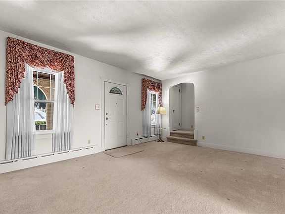 5th image of 251 Hazel Dr