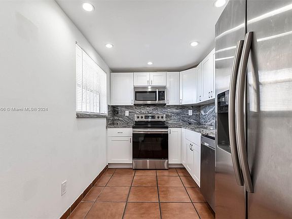 2nd image of 9170 Fontainebleau Blvd APT 403