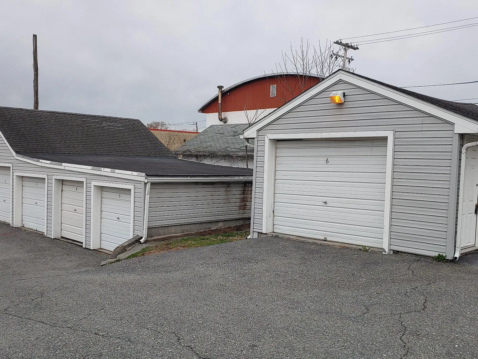 338 N Main St — Photo 2