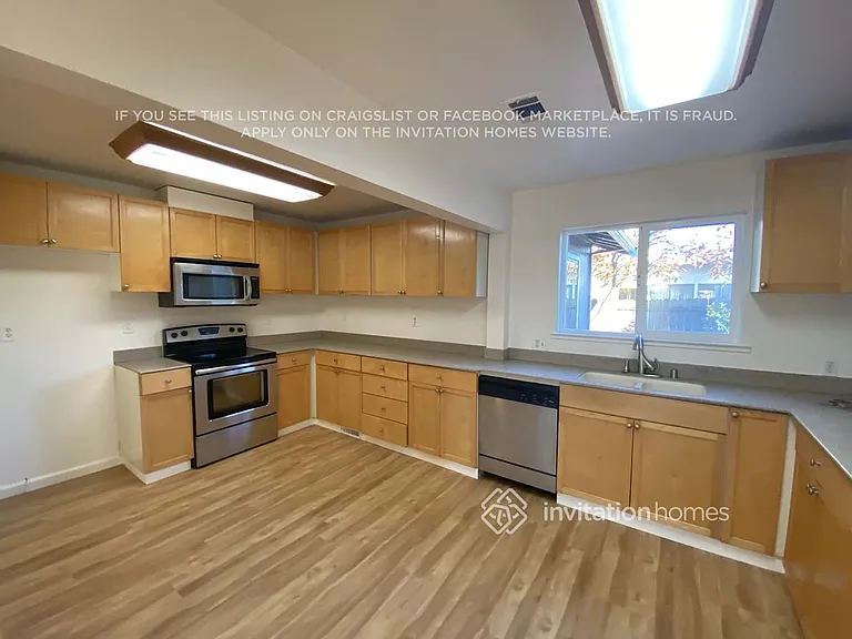 907 Whitney Ave — Photo 4