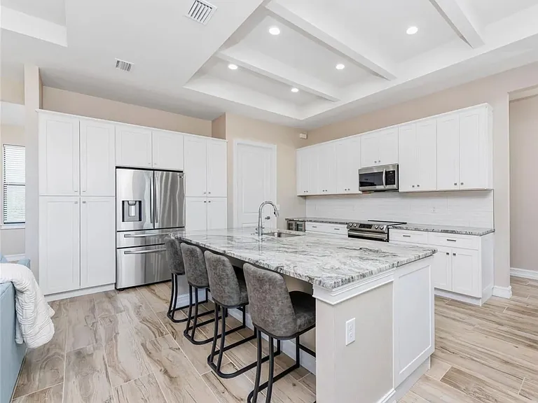212 Rotonda Blvd E — Photo 8