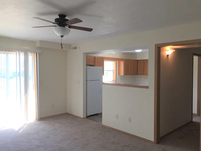 102 Kenwood Ct — Photo 2