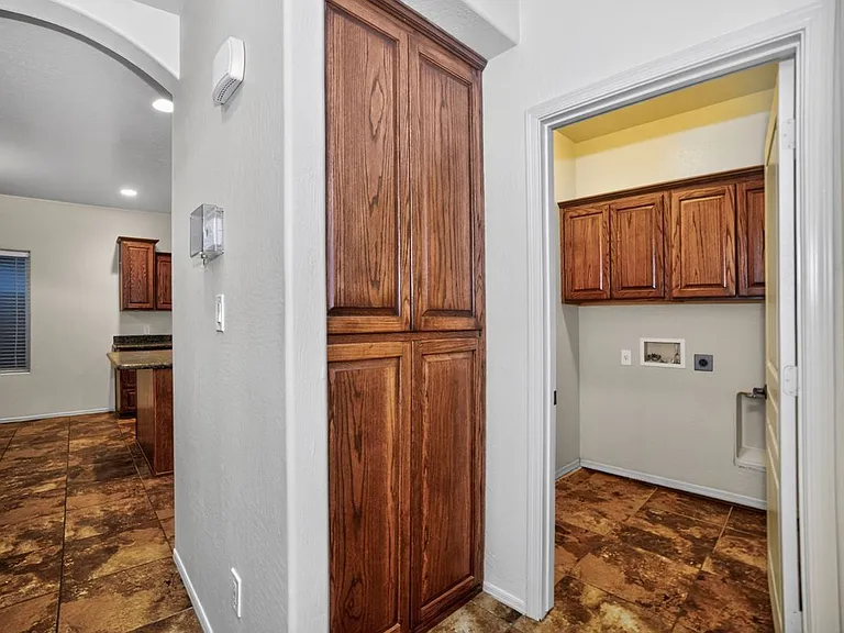 2523 S 41st Ave — Photo 23