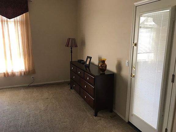3rd image of 31 S Forest Dr
