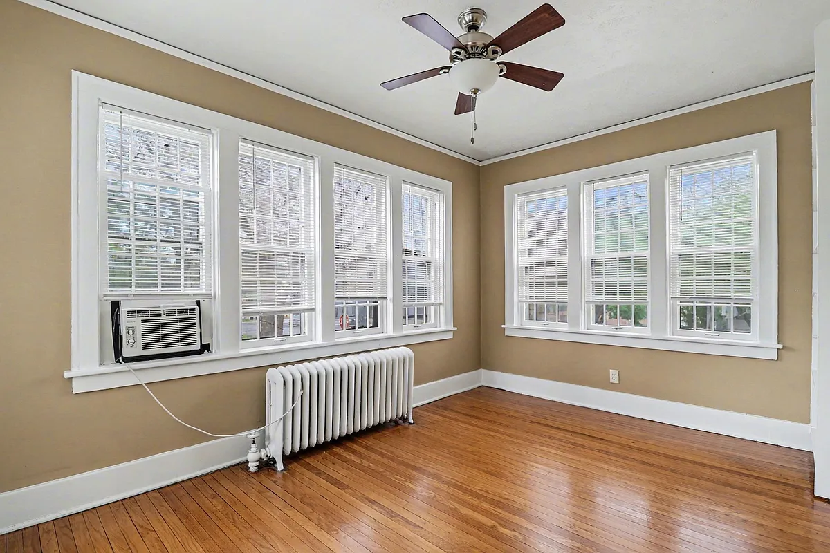 Building Photo - 204 S 48th St