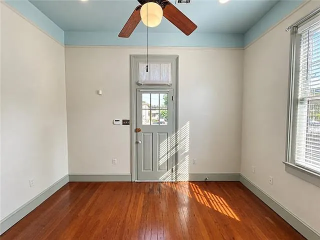 1 bed, 1.5 bath, 750 sqft, $1,300 — Photo 3