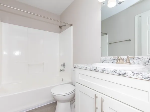 ROLLING HILLS AT ELM CREEK