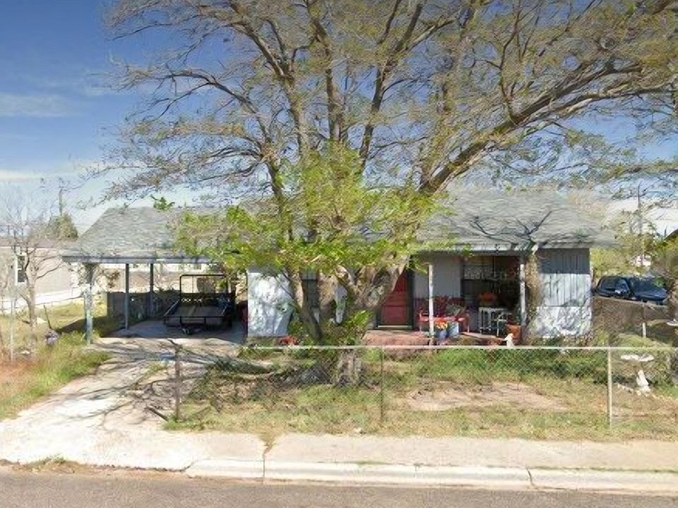 1st image of 615 Honeysuckle St