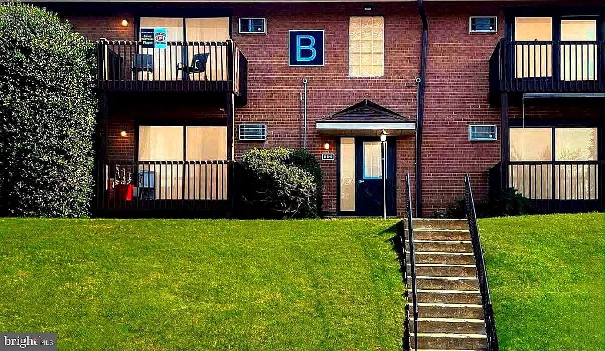 2 bed, 973 sqft, $2,100 — Photo 2