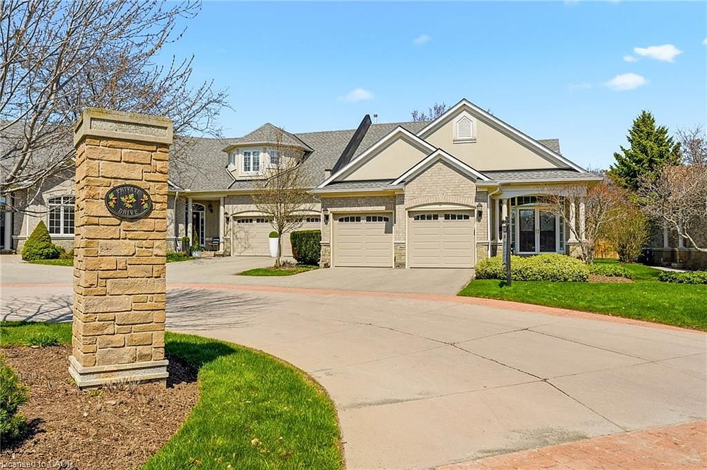 4172 Stonebridge Cres