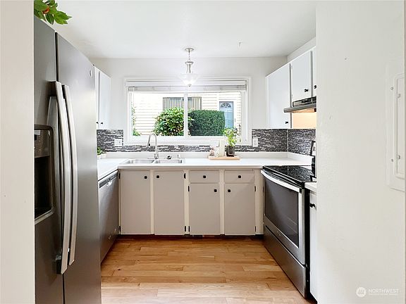4th image of 10020 NE 120th St #C1